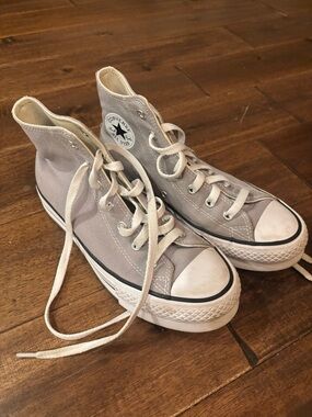Gray high top girls converse size 3.5